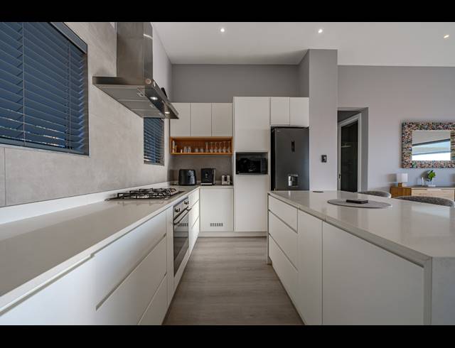 2 BEDROOM APARTMENT FOR SALE IN SHAKAS ROCK